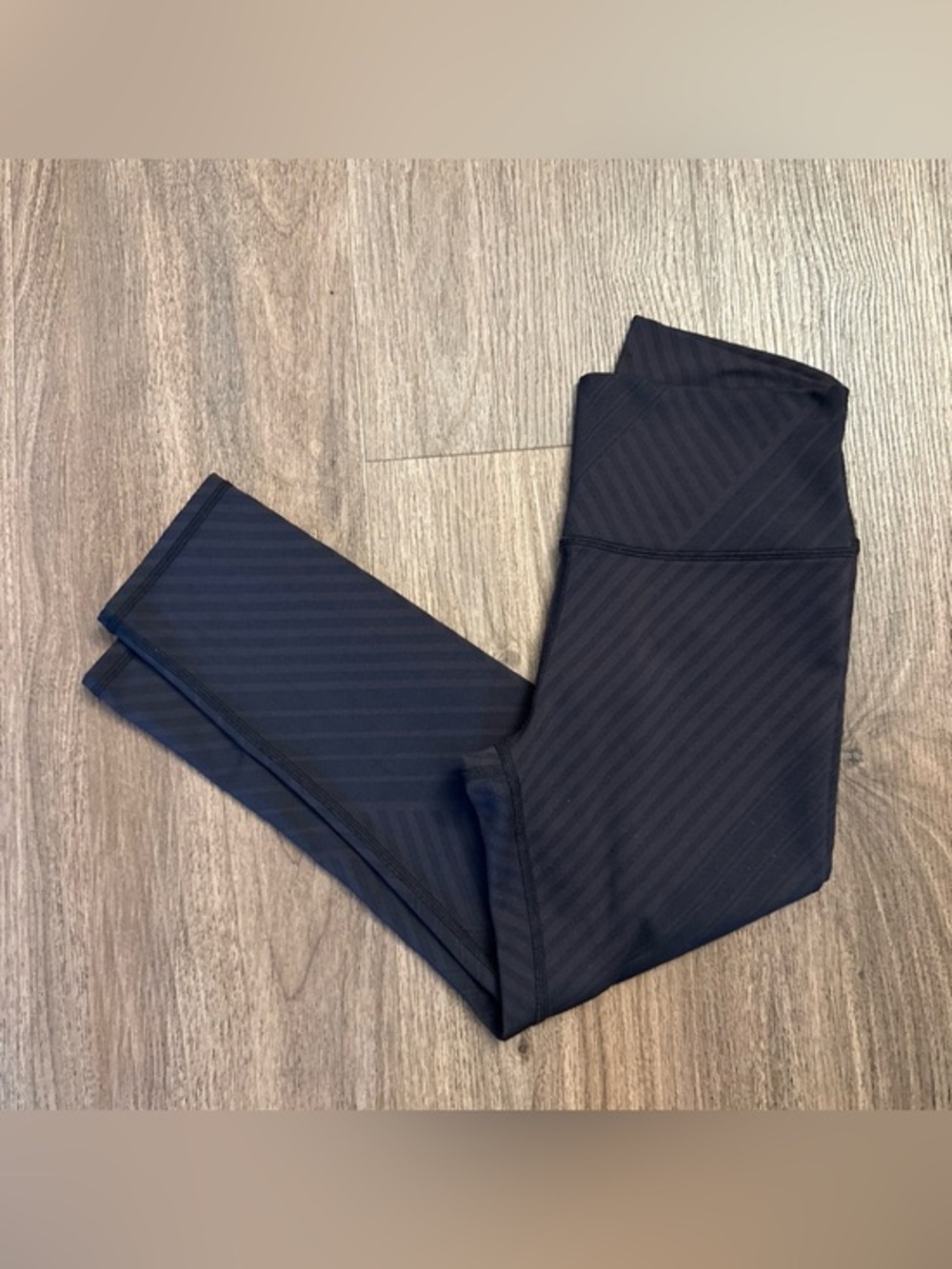 ALO Yoga Black and brown Striped Athletic cropped legging medium size med.